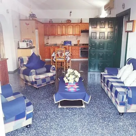 A Beautiful House 300 Metres Away From The Beach Semesterbostad *