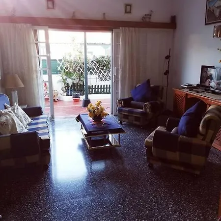 펜션 A Beautiful House 300 Metres Away From The Beach *
